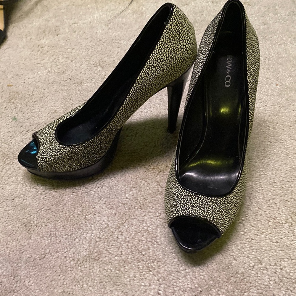 Peep toe platform heels